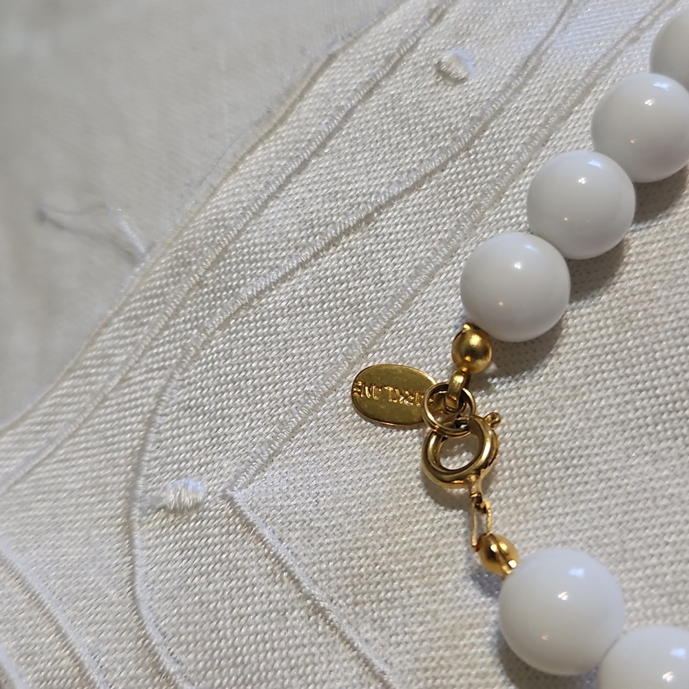 Vintage Park Lane Beaded Necklace Plastic White Retro Graduated Colors - Picture 2 of 5